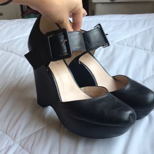 Nine West black buckle wedges